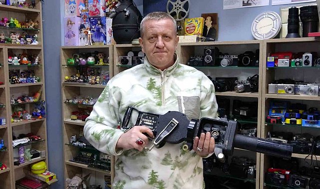 Sesi makineli tüfek, kendisi fotoğraf makinesi