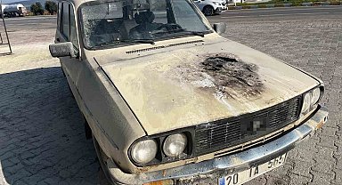 Seyir halindeki otomobil alev aldı