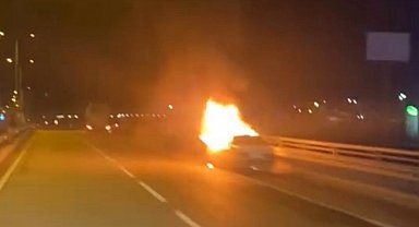 Seyir halindeki otomobil alevlere teslim oldu