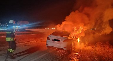 Seyir halindeki otomobil alevlere teslim oldu