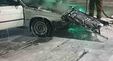 Seyir halindeki otomobil alevlere teslim oldu