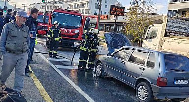 Seyir halindeki otomobilde yangın paniği