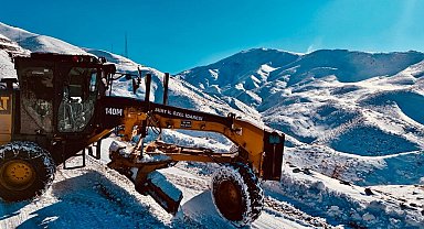 Siirt'te 10 köyün ulaşımını sağlayan yol kardan kapandı