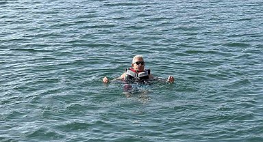 Siirt'te Aralık ortasında Botan Vadisinde suya girdiler