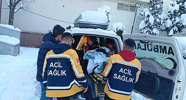 Siirt'te doğum sancısı tutan hasta, 5 saatlik çalışmayla hastaneye ulaştırıldı