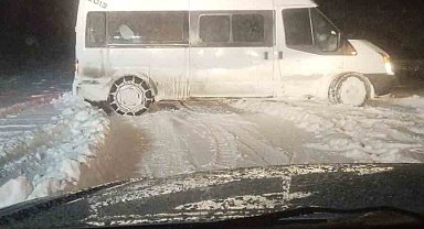 Siirt'te mahsur kalan 22 vatandaş, 3 saatlik çalışmanın ardından kurtarıldı