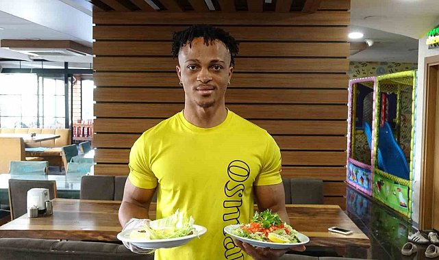 Siirt'te yemek servisleri Nijeryalı Micheal'den