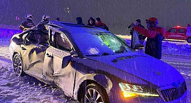 Siirt'te yol çalışması yapan araç ile otomobil çarpıştı: 1 ölü, 4 yaralı