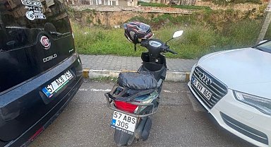 Sinop'ta devrilen motosiklette sürücü yaralandı
