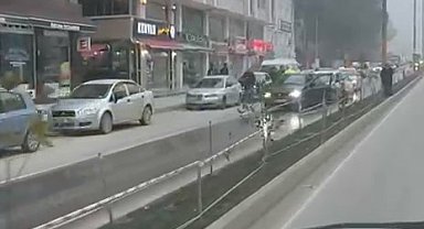 Sinop'ta yola dökülen kaygan madde zincirleme kazaya neden oldu