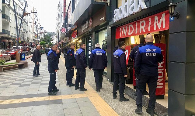 Sinop'ta zabıta ekiplerinden kaldırım işgali denetimi