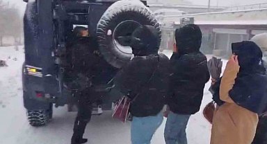 Şırnak'ta kar alarmı: Polis mahsur kalan vatandaşların yardımına koştu