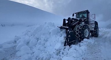 Şırnak'ta karla mücadele çalışmaları: Tünellerle yollar açılıyor