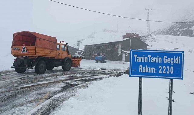Şırnak'ta karlı yollar açılıyor