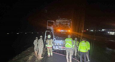 Şırnak'ta seyir halindeki tır alevlere teslim oldu