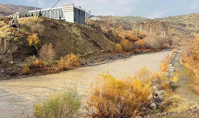 Şırnak'ta yağış sonrası Hezil Çayı coştu, suyun debisi yükseldi