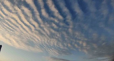 Sirrokümülüs bulutları Van semalarında görsel şölen sundu