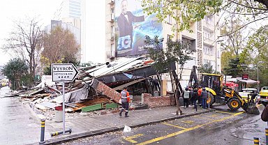 Şişli'de 25 kişinin zehirlenmesi iddiasıyla gündeme gelen restoran yıkıldı