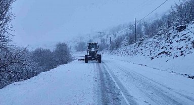 Sivas'ta kar etkili oldu, 136 yerleşim yerinin yolu kapandı