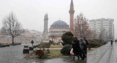 Sivas'ta kar yağışı etkili oldu, kartpostallık görüntüler oluştu