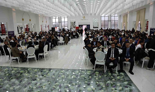 Sivas'ta öğrenciler, meslek sektörleri temsilcileri ile buluştu