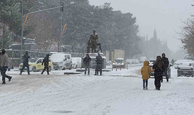 Siverek'te kar yağışı sonrası kazalar peş peşe geldi