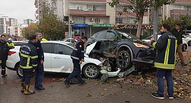 Siverek'te otomobiller çarpıştı: 2 yaralı