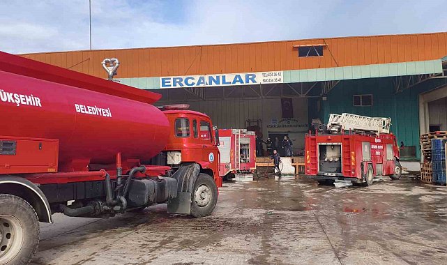 Soğuk hava deposundaki yangın paniğe neden oldu