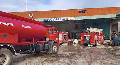 Soğuk hava deposundaki yangın paniğe neden oldu