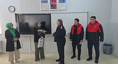 Sorgun Belediyesi İtfaiyesi, kendilerine mektup yazan Belinay'a okulunda sürpriz yaptı