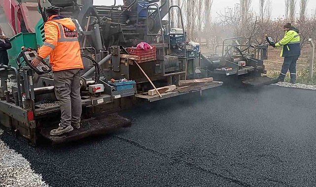 Sultan Sazlığı yoluna sıcak asfalt serimi yapıldı