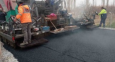 Sultan Sazlığı yoluna sıcak asfalt serimi yapıldı