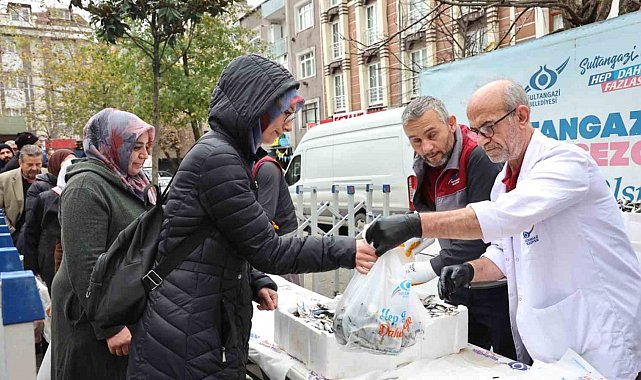 Sultangazi Belediyesi'nden ücretsiz balık dağıtımı