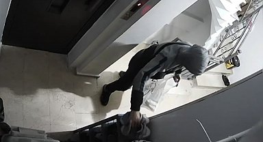 Sultangazi'de ayakkabı hırsızlığı: Onlarca çift ayakkabı çaldılar