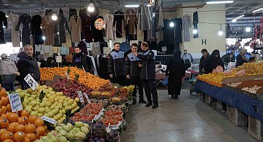 Sultangazi'de zabıta ekiplerinden pazarlarda denetim