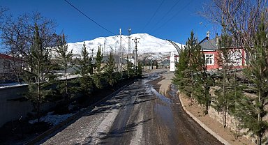 Süphan'ın eteklerinde kartpostallık belde: Aydınlar