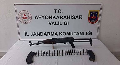 Şüphe üzerine durdurulan otomobilde Kalaşnikov ele geçirildi
