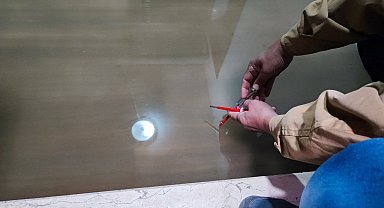 Sürekli su basan bodrum kata 'kontrol kalemiyle suyu test ederek' giriyorlar