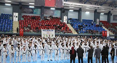 Taekwondo siyah kuşak terfi sınavları Düzce'de yapıldı