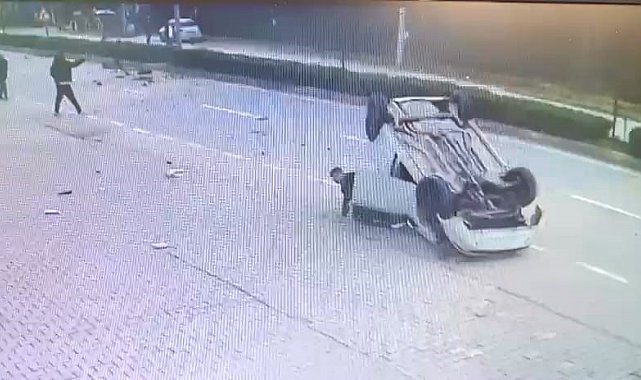 Taklalar atan otomobilden burnu kanamadan çıktı