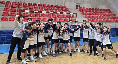 Talas 75. Yıl Mühibe Germirli Ortaokulu'ndan çifte şampiyonluk