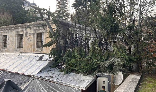 Tarihi Sultanahmet Camisinin altındaki çarşıda yangın çıktı