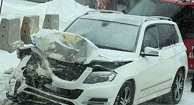 Tatvan Belediye Başkanının makam aracı kaza yaptı