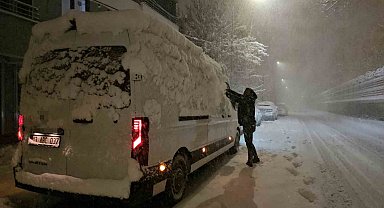 Tatvan'da kar yağışı hayatı olumsuz etkiledi: 40 köy ve 32 mezra yolu kapandı