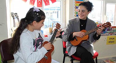 Tek öğretmen, dört öğrenci: Köy okuluna yürek ısıtan dokunuş
