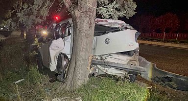 Tekirdağ'da ağaca çarpan otomobilin sürücüsü yaralandı