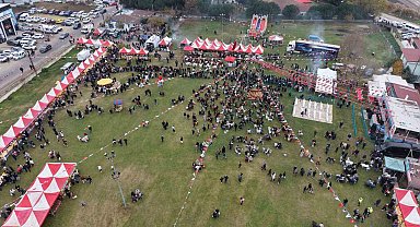 Tekirdağ'da hamsi izdihamı: 3 ton hamsi dağıtıldı