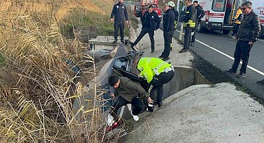 Tekirdağ'da su kanalına düşen otomobildeki çift yaralandı