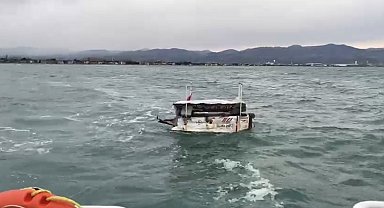 Tekkeköy açıklarında sürüklenen tekne kurtarıldı