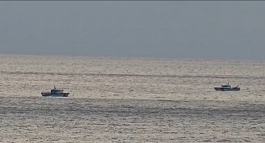 Teknesi denizde bulunan kayıp balıkçı 3 gündür Akdeniz'de aranıyor